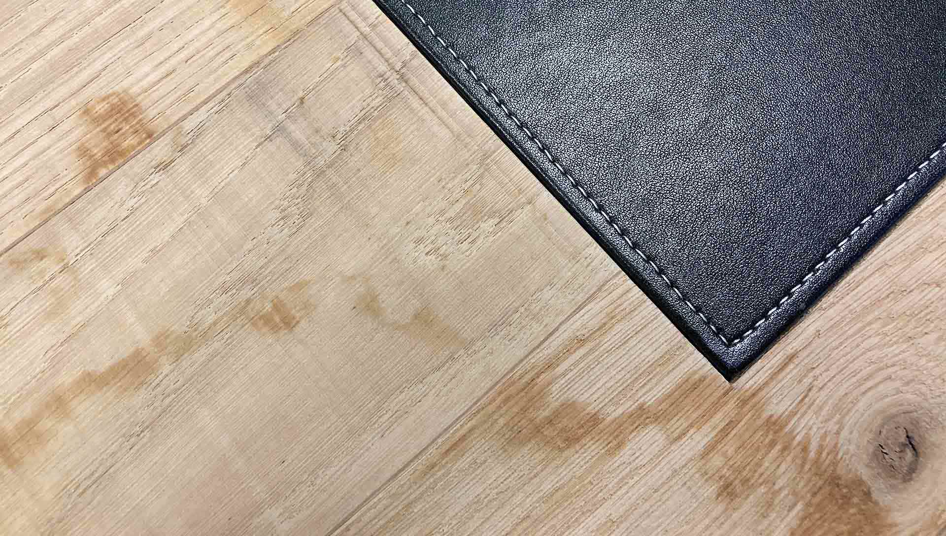 Bureau avec sous-main